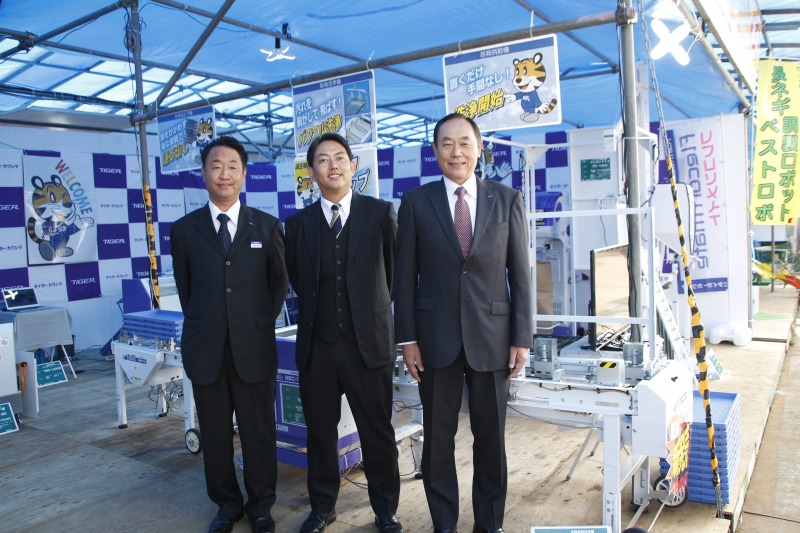 タイガーカワシマ　洗浄力が更にアップ 新型苗箱洗浄機３機種発表